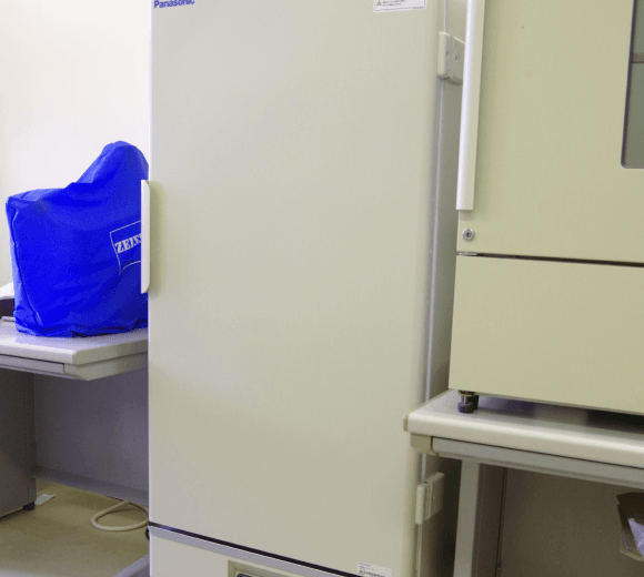 パナソニックヘルスケア社製冷凍機付インキュベーターMIR-254S-PJ