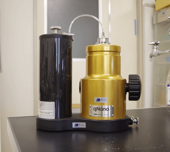 メイワフォーシス社製 ナノ粒子マルチアナライザー qNano