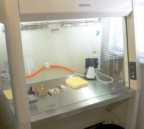 日本エアーテック社製 傾斜型クリーンベンチ VS-1306S