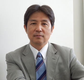 教授・鵜殿 平一郎