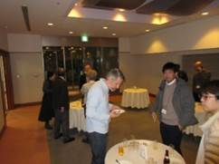 �L�b�`���ŗ��������Ă���l�B

AI �����R���e���c�͌����܂މ\��������܂��B