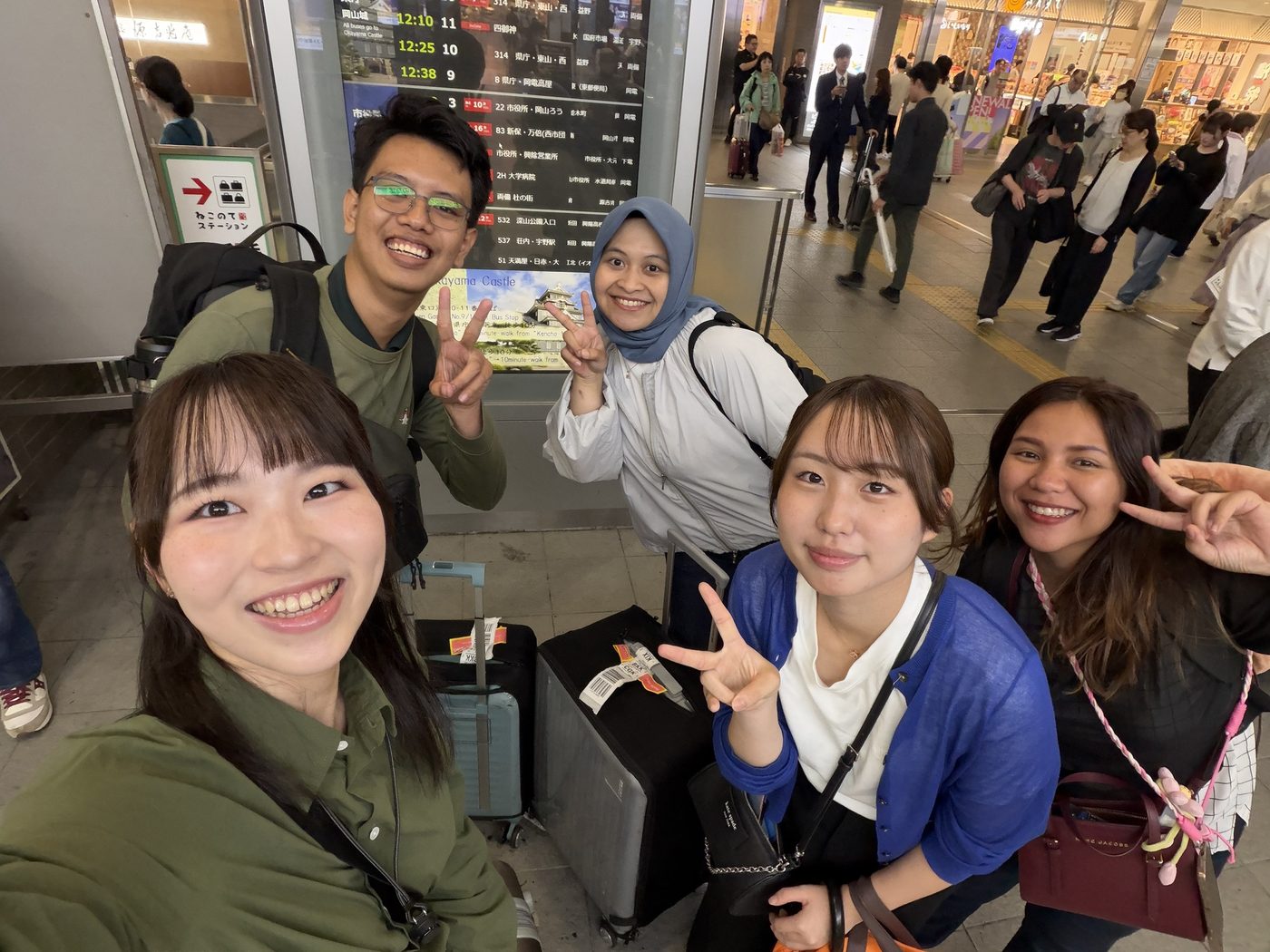 岡山駅に到着したMuhammad Akhsan Pridatamaさんとお出迎えのメンバー